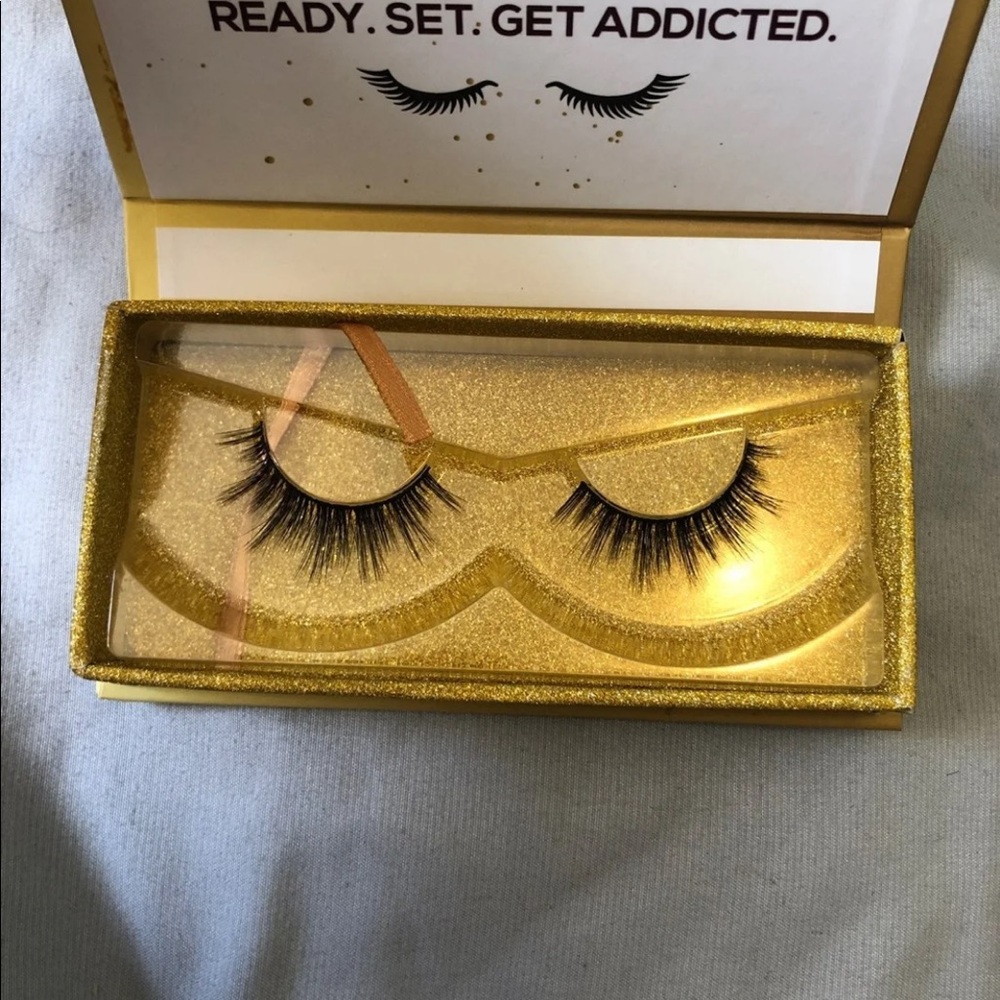 false eyelashes